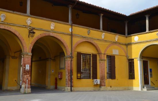 Spedalinghi courtyard, Santa Chiara hospital