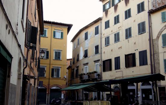 Tower houses in Piazza Sant&#039;Omobono