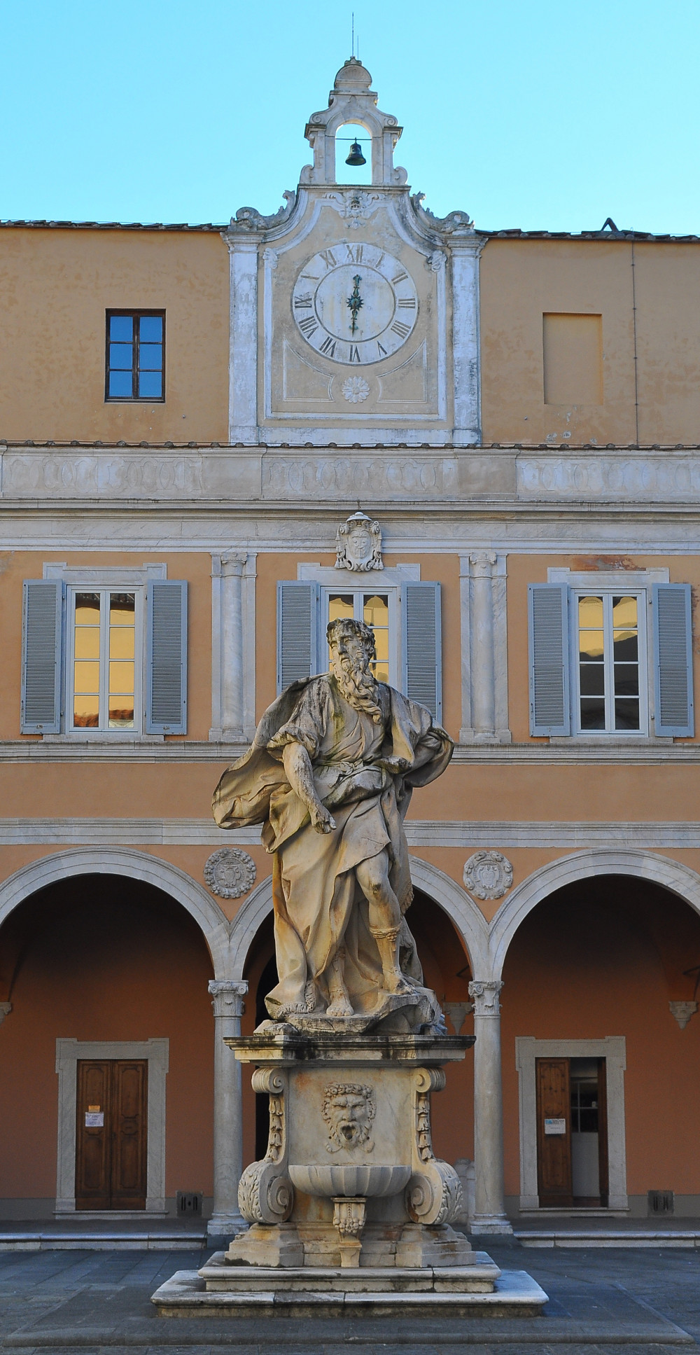 Statua raffigurante Mosè, A. Vaccà, XVIII secolo - Palazzo dell’Arcivescovado (F. Anichini)