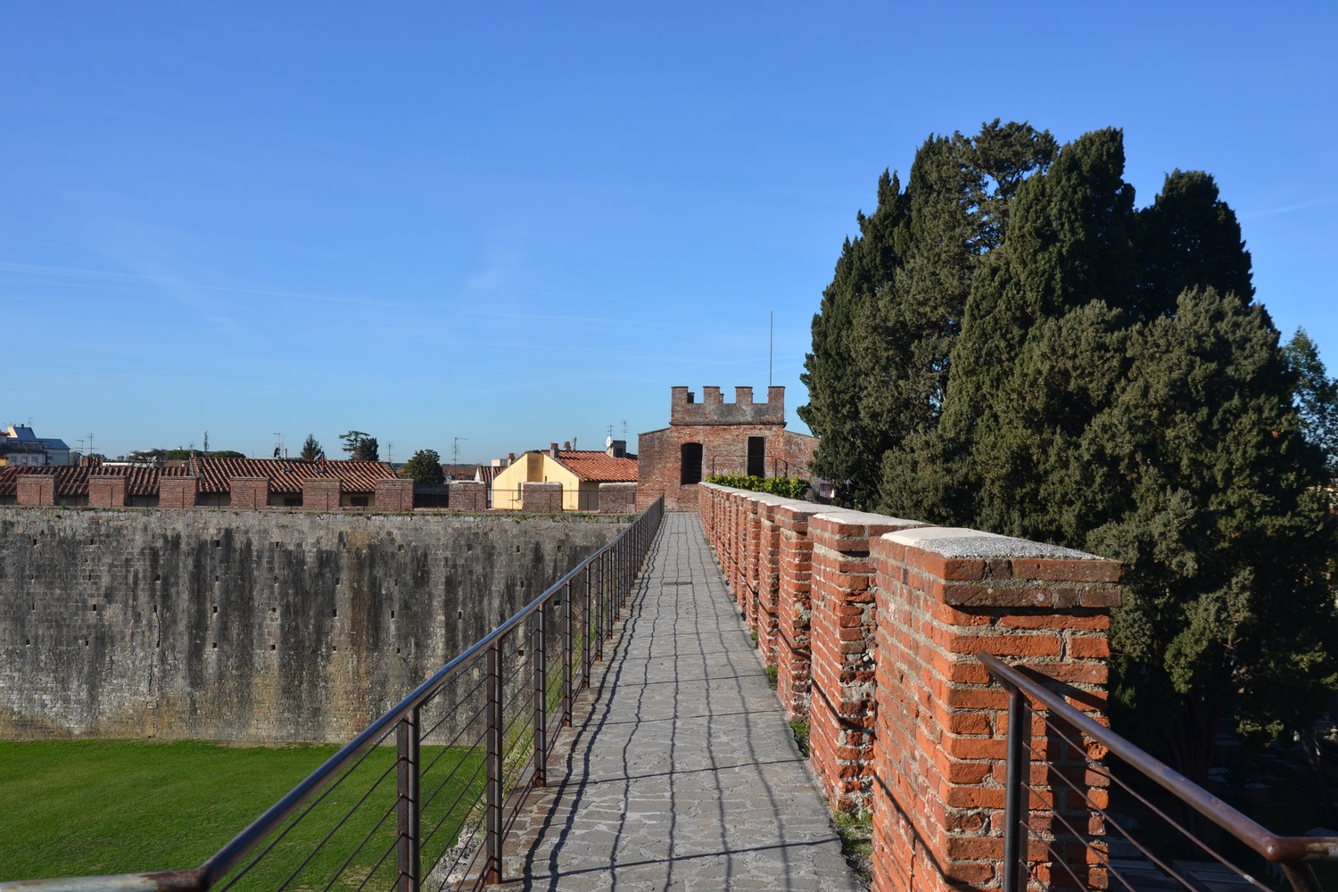 Camminamento sulle mura (Mura di Pisa)