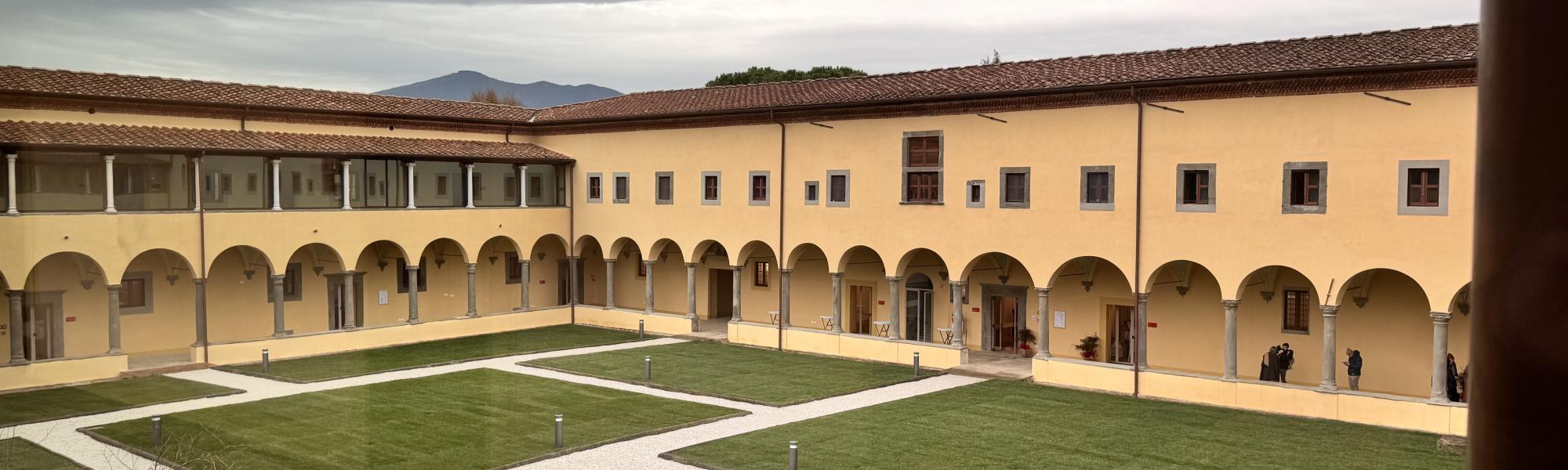  Convento di S. Croce in Fossabanda, il chiostro interno (Foto di G. Bettini)