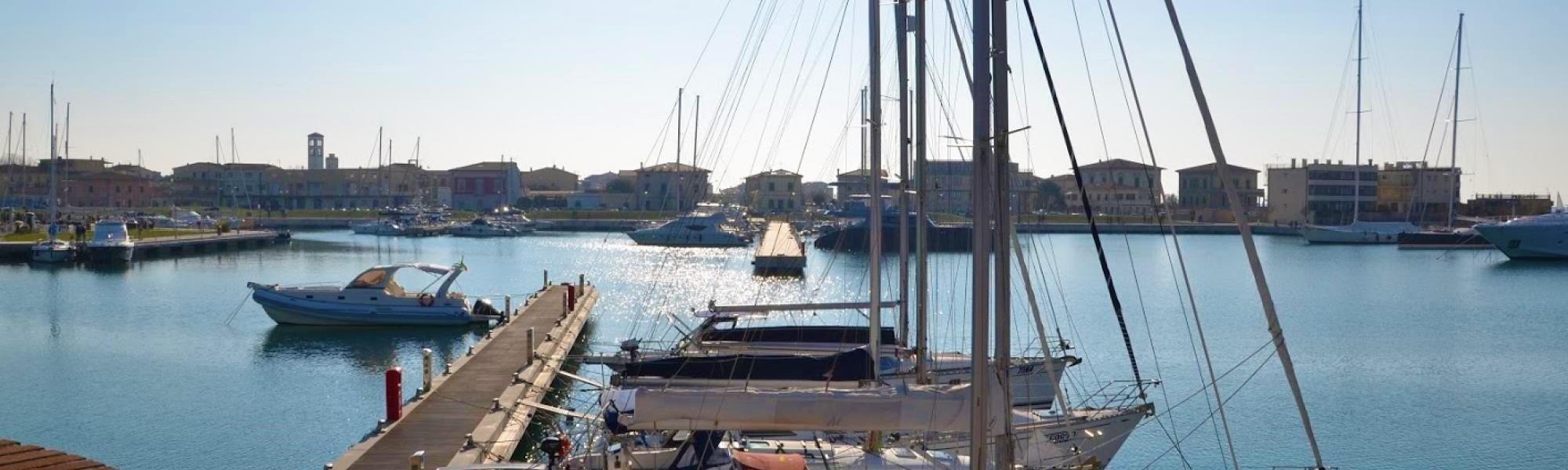 Banchina del porto a Marina di Pisa (R. Cardini)