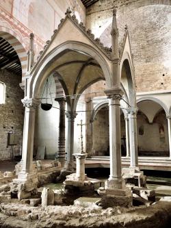 Ciborio, interno Basilica di San Piero a Grado (G. Bettini, Comune di Pisa)