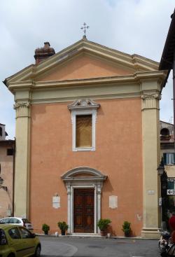 Facciata  - Chiesa S. Giuseppe (Lucarelli, wikimediacommons)