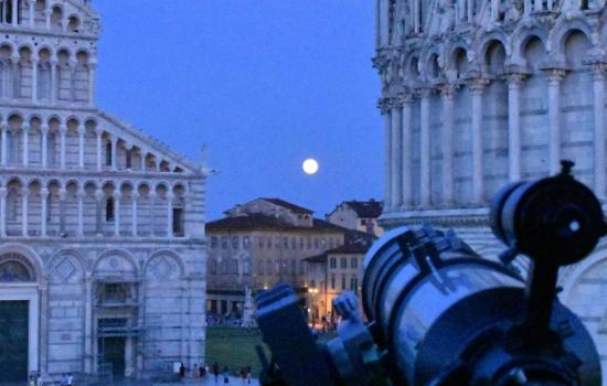 Toccar la Luna con un dito - Mura di Pisa