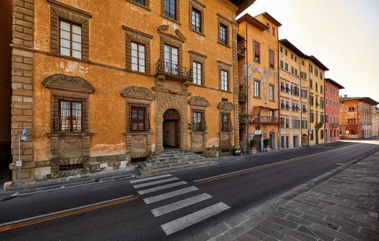Lungarno Mediceo, all&#039;altezza di piazza Mazzini