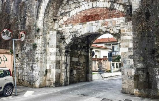 Porta Calcesana, via Garibaldi