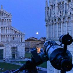 Toccar la Luna con un dito - Mura di Pisa
