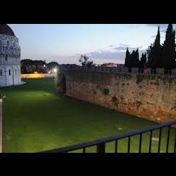 Passeggiata in notturna sulle Mura di Pisa